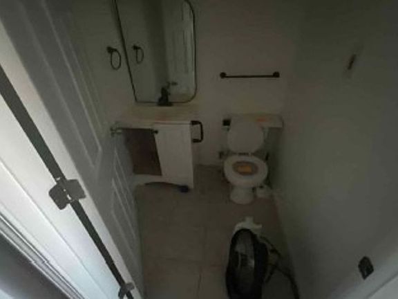 5th image of 3428 Alberta St