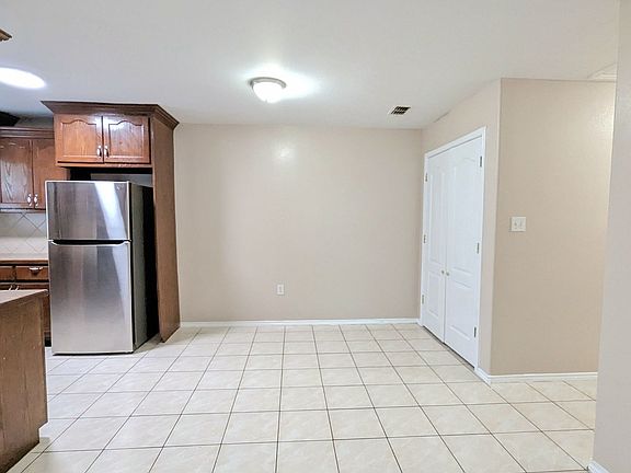 3rd image of 5012 Santiago Ln Unit B