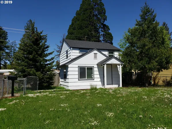 2620 East St, Springfield, OR 97477
