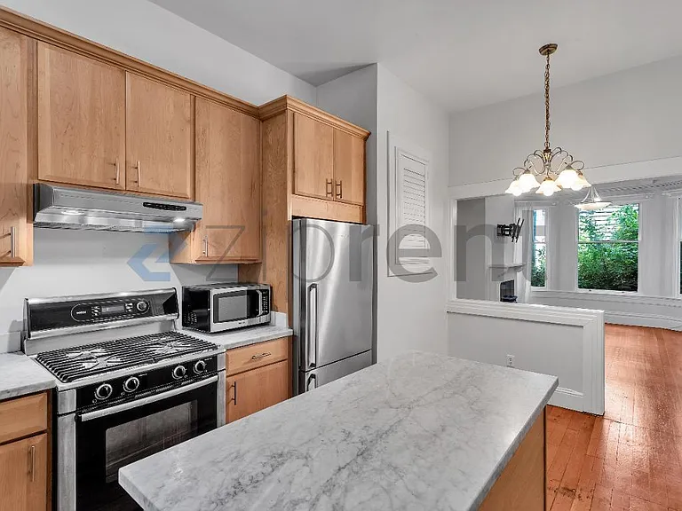 3110 Clay St #2 — Photo 3