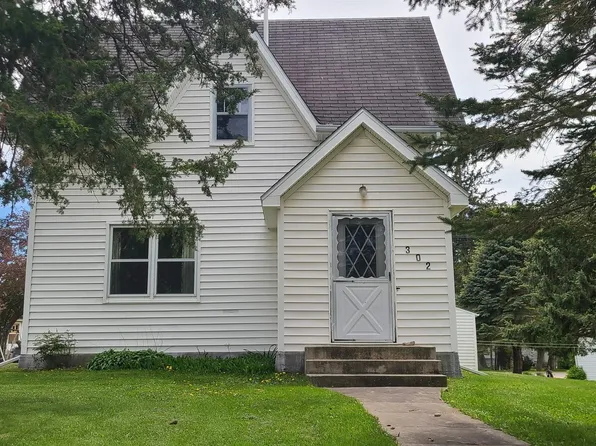 302 E Greene St, Postville, IA 52162