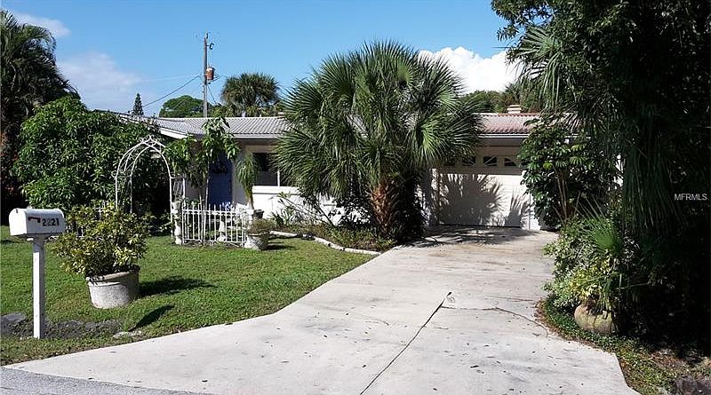 1st image of 2221 Outer Dr