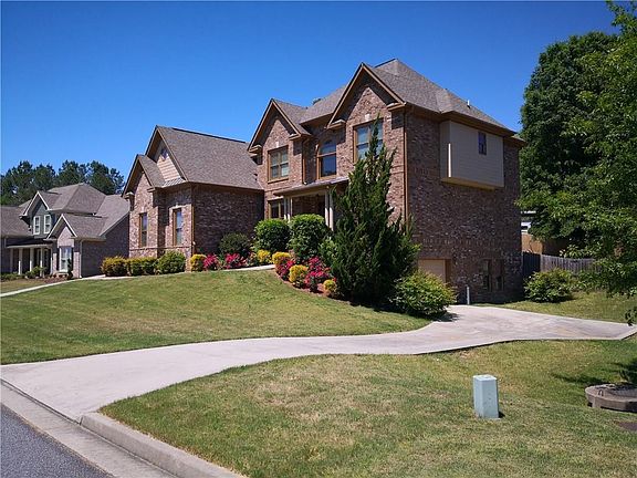 3rd image of 3018 Lawson Dr