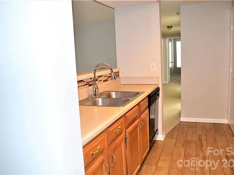 1649 Arlyn Cir #A — Photo 22