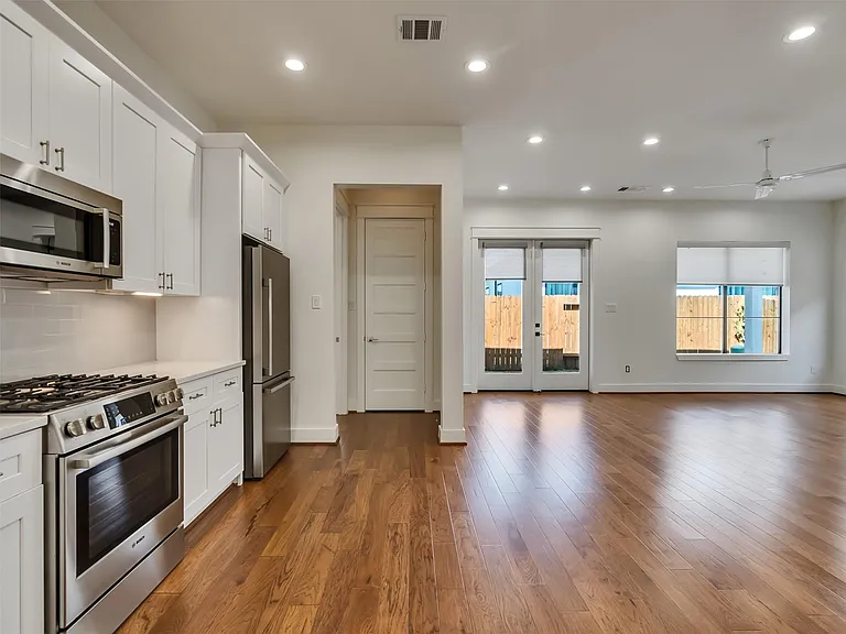 10330 Grove Row Ave — Photo 30