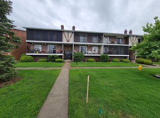 11323 S Roberts Rd APT D, Palos Hills, IL 60465