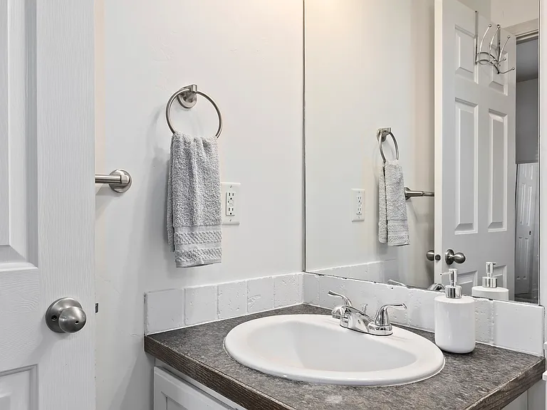 1544 Vista Dr — Photo 14