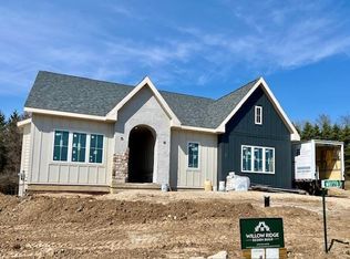 W8778 Blue Violet Court, Cambridge, WI