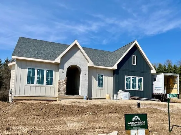 W8778 Blue Violet Court, Cambridge, WI 53523