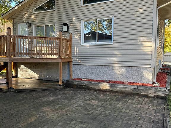 2nd image of 431 W Luverne St