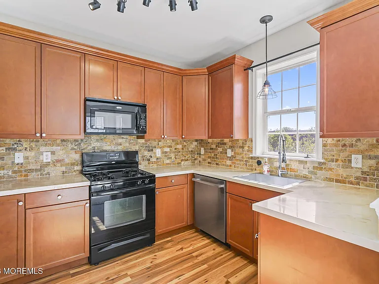327 Mill Pond Way — Photo 7