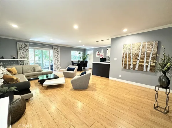 6720 Hillpark Dr APT 204, Los Angeles, CA 90068