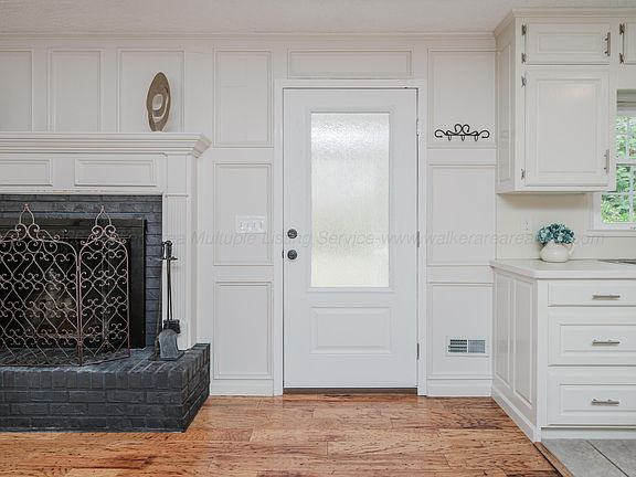 5th image of 372 Bridgeview Rd