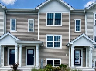 2565 Bella Dr, Pingree Grove, IL 60140