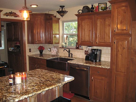 Kitchen - lots of storage