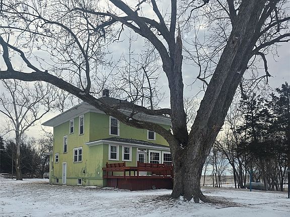 2nd image of 520 Mill St