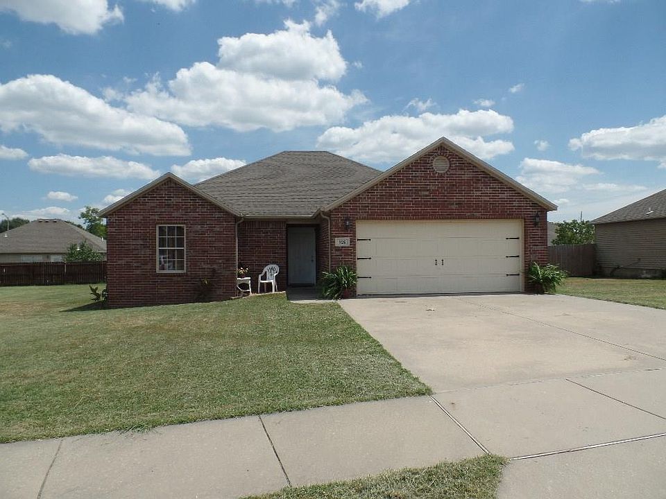 1st image of 826 Ash Ct