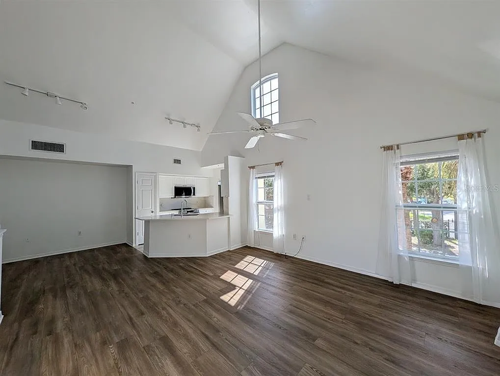 2 bed, 2.0 bath, 1141 sqft, $2,100 — Photo 2