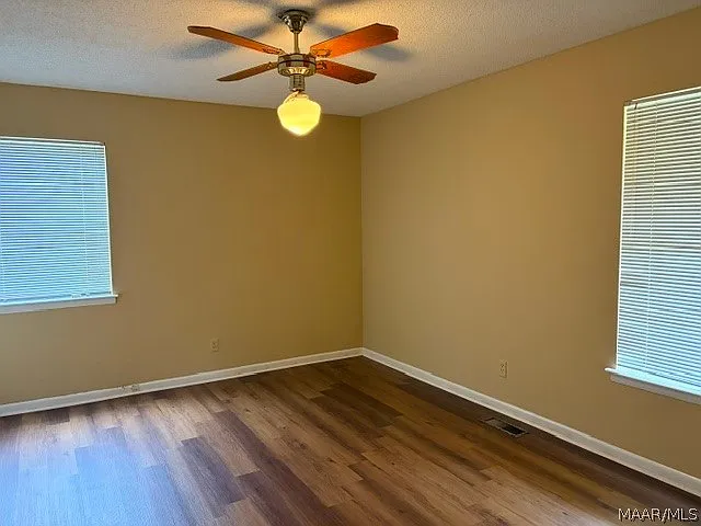 560 Farmington Rd — Photo 12
