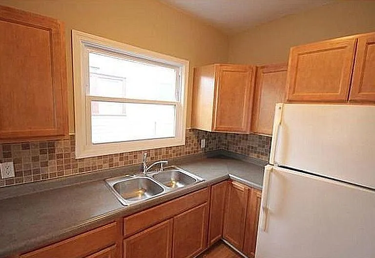 439 Fuller Ave SE — Photo 3