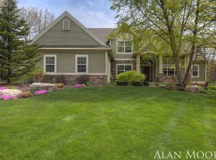 8670 Camelot Dr NE, Rockford, MI 49341