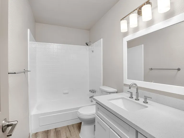 River Walk Apartments — Photo 43