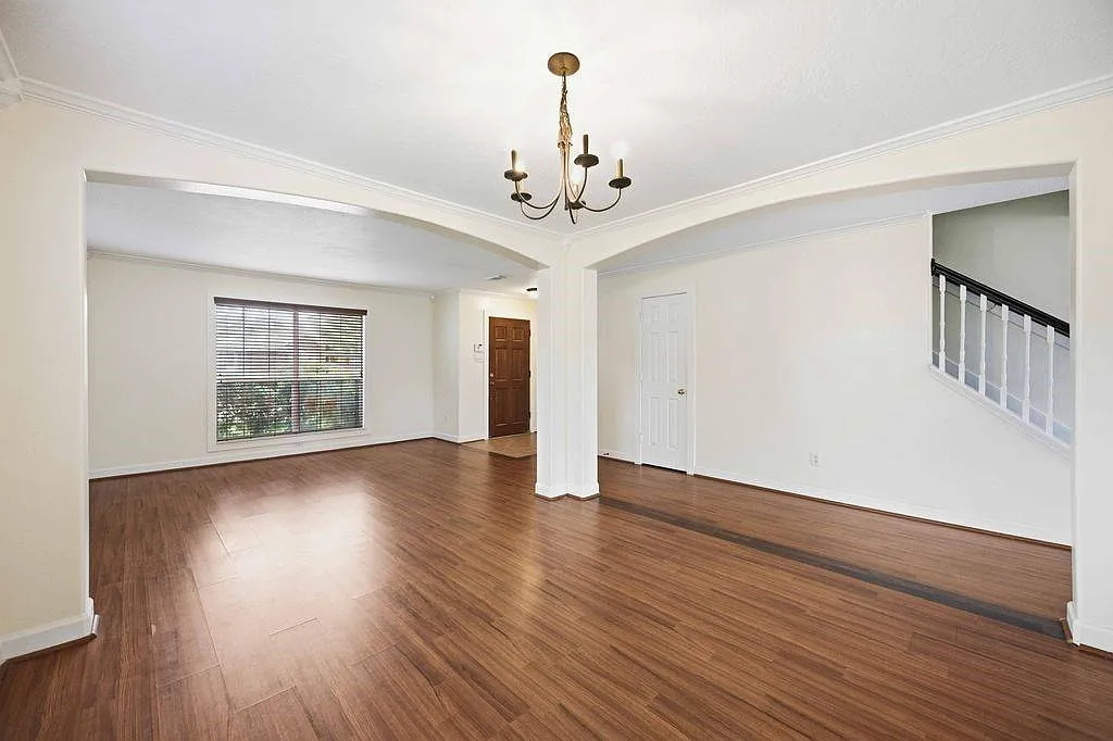 4 bed, 2.5 bath, 2660 sqft, $2,549 — Photo 3