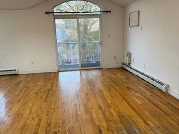 61-46 167th St APT 3, Fresh Meadows, NY 11365