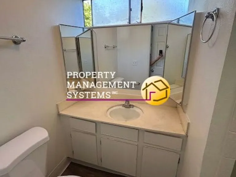 2408 S Elizabeth St #1 — Photo 12