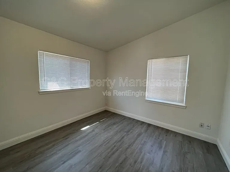 2119 E Griffith Way — Photo 6