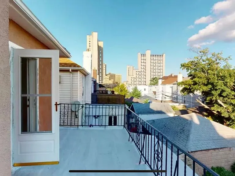3726 Laurel Ave #2F — Photo 3