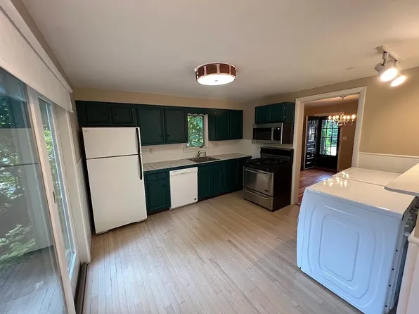 1056 Beacon St, Newton, MA