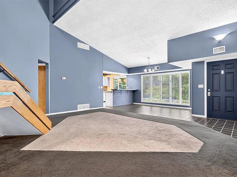 4602 Lake Forest Dr — Photo 3