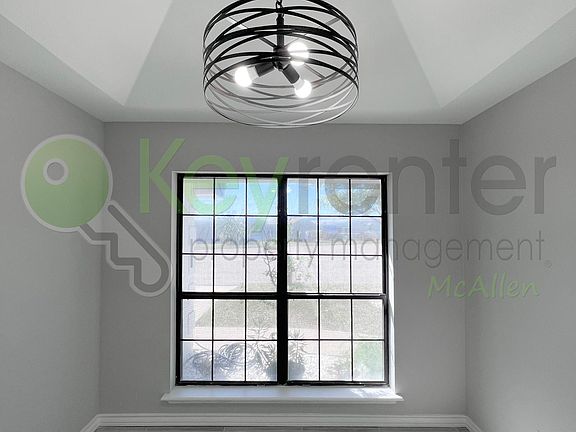 4th image of 1519 Evergreen Ave