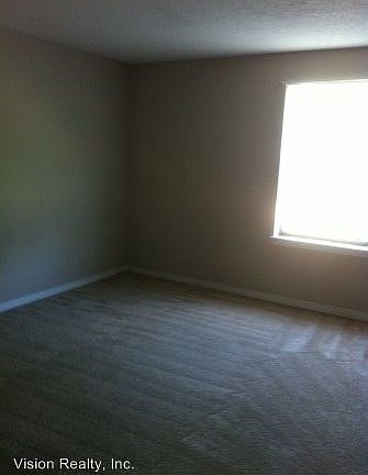 3rd image of 102 Kingsbury Ct APT D
