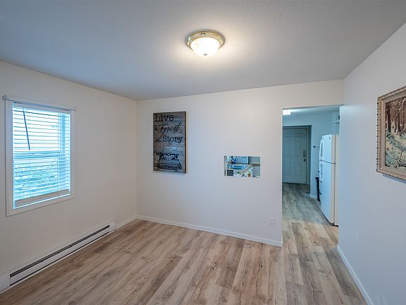 4th image of 468 Wade Ave W