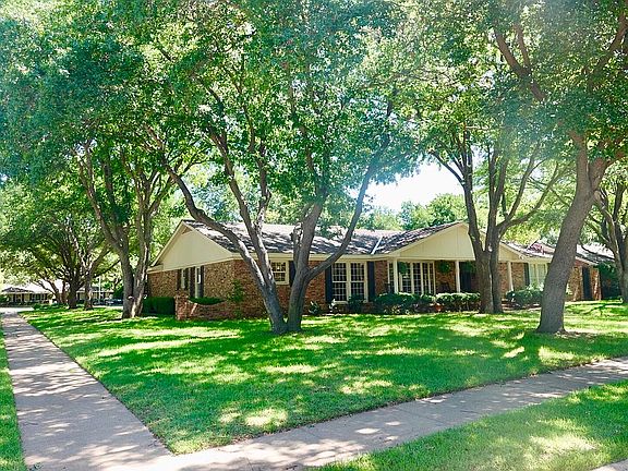 2nd image of 2427 Brentwood Dr