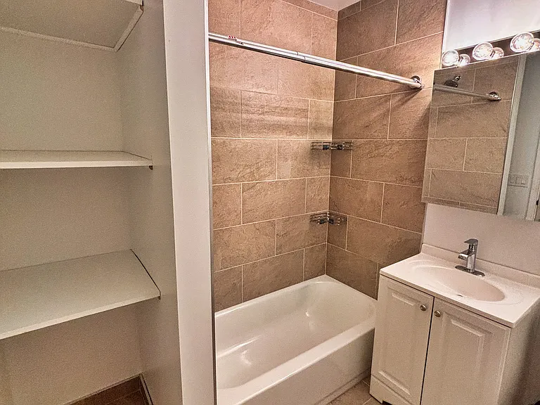 1627 W Superior St #3F — Photo 7