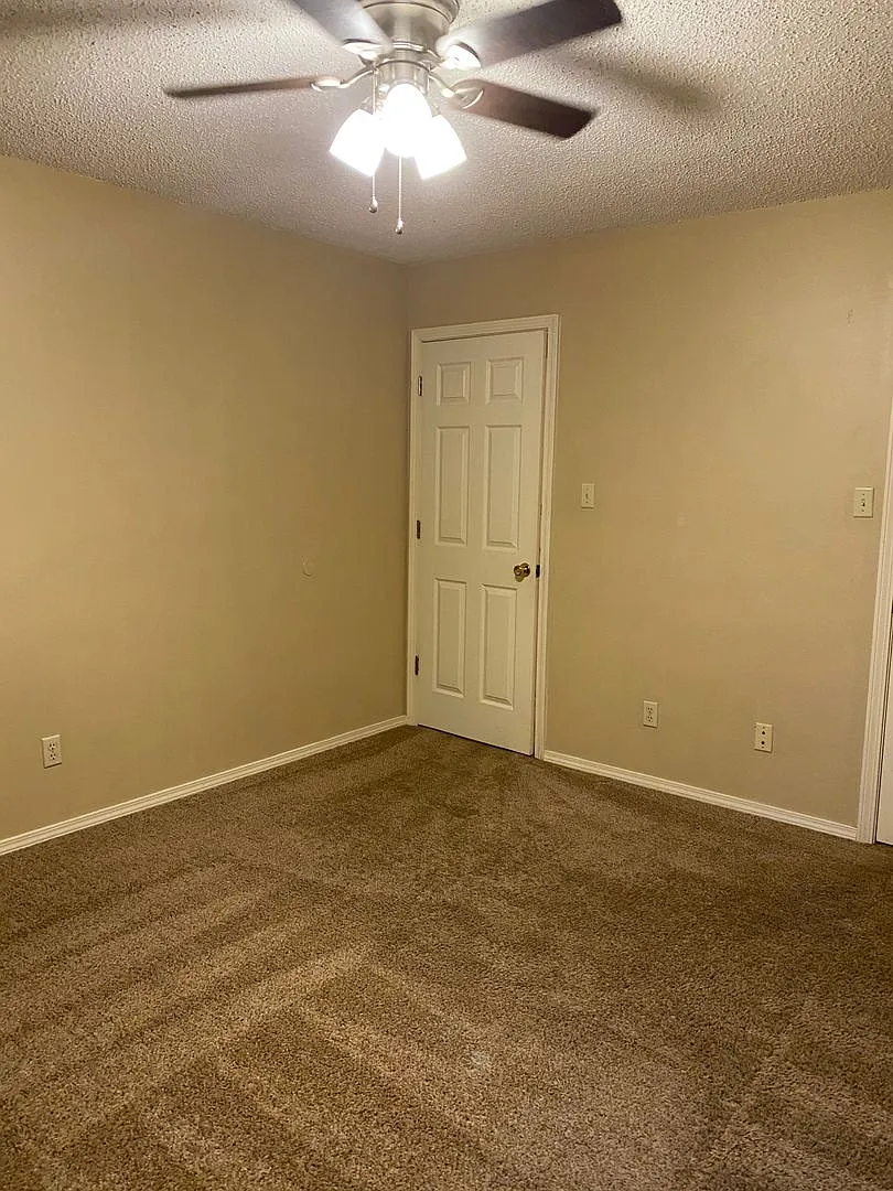 3323 N Detroit Ave — Photo 2