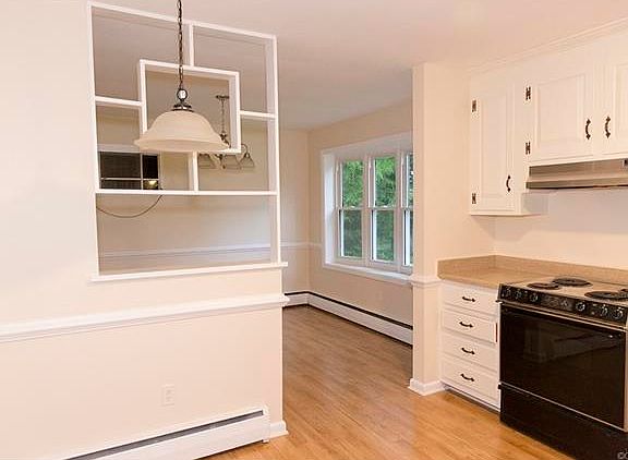4th image of 8059 Meadow Dr
