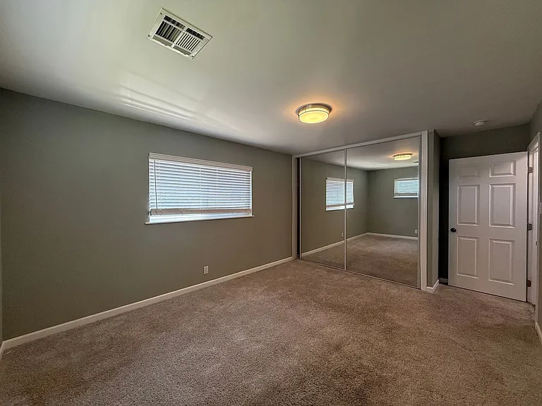 AV T 37938 — Photo 10