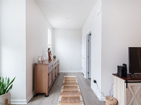 4th image of 4016 N Steels Cir