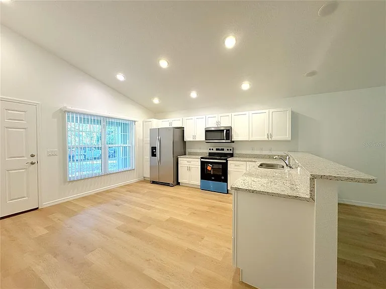 9789 S Clearsprings Dr — Photo 3