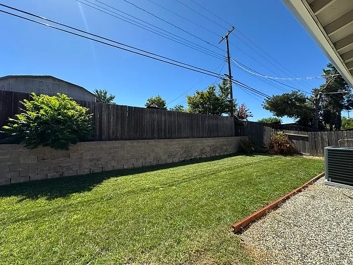 1320 Sheridan Ave — Photo 23