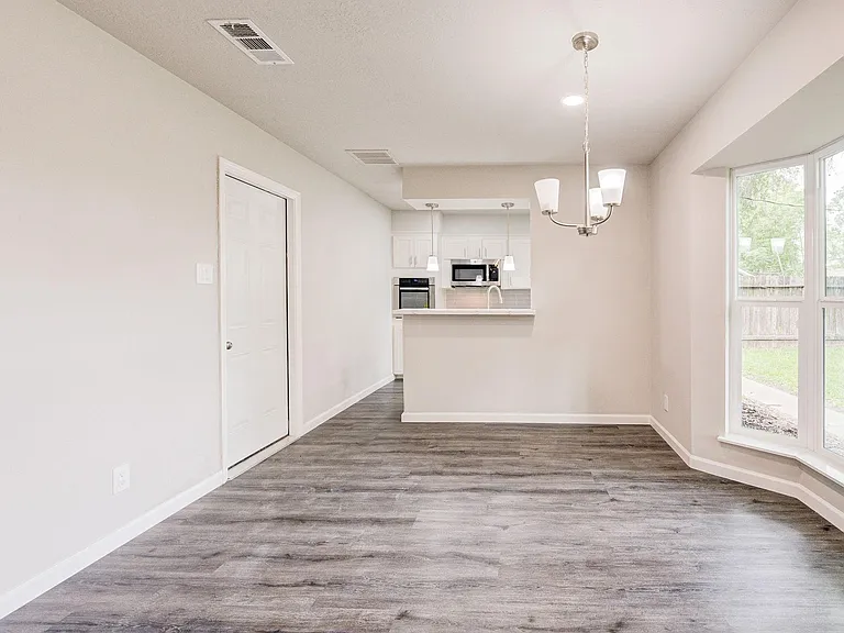 9617 Caffrey St — Photo 10