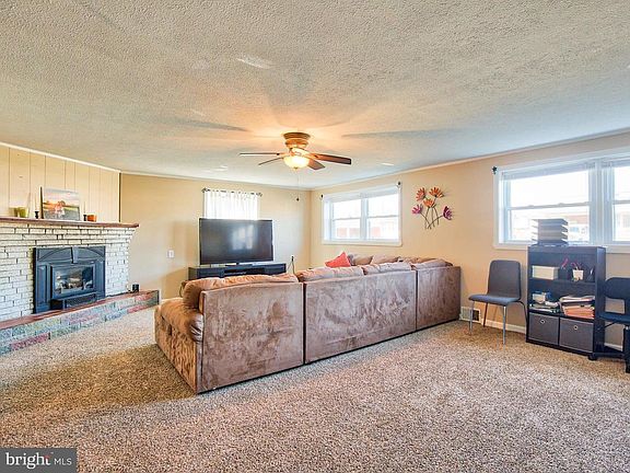 4th image of 111 King Ln