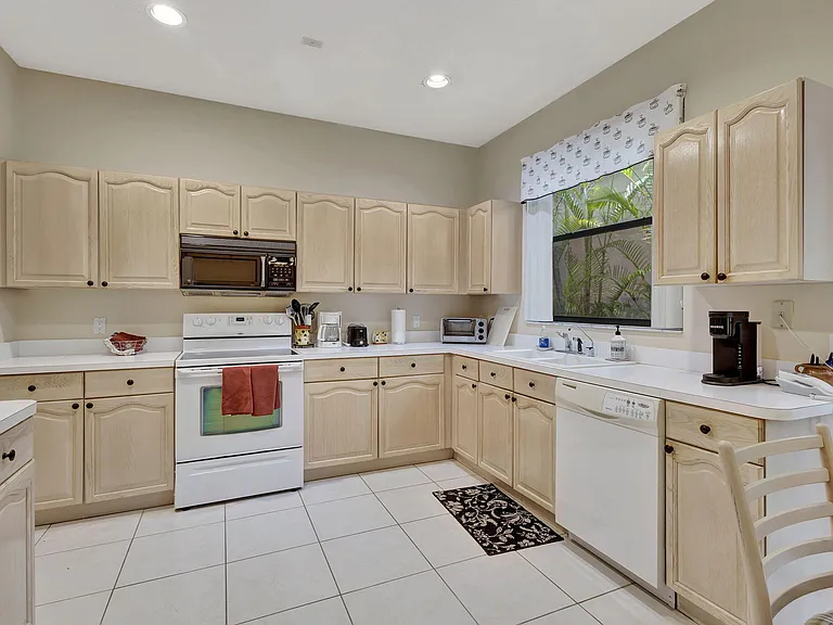 4528 Barclay Fair Way — Photo 10