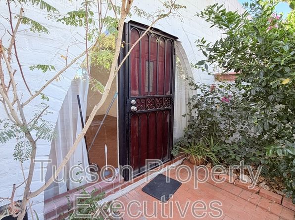 629 W Las Lomitas Rd
