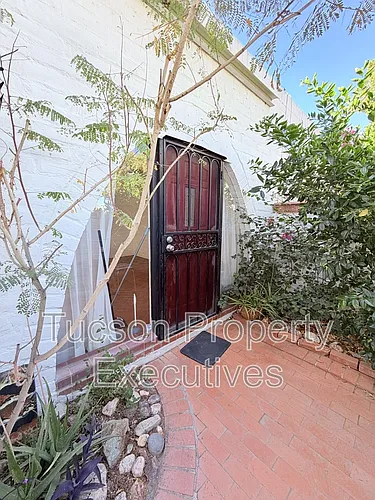 629 W Las Lomitas Rd Photo 1