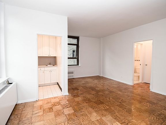 4th image of 4 Park Ave APT 4L